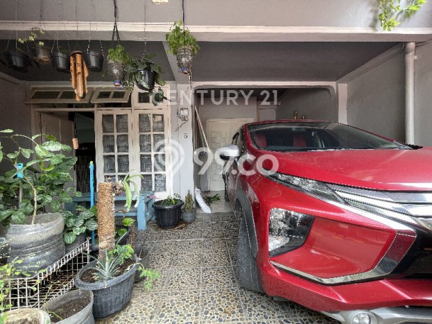 Rumah Luxury Modern Tanpa Renovasi di Rawamangun Jakarta Timur Rumah Luxury Modern Tanpa Renovasi di Rawamangun Jakarta Timur