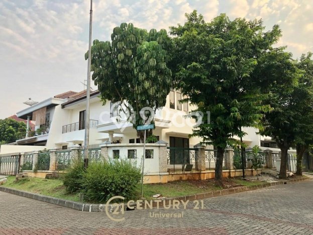 Hunian Mewah Dijual LT 397m2 di Kebon Jeruk, Jakarta Barat Hunian Mewah Dijual LT 397m2 di Kebon Jeruk, Jakarta Barat
