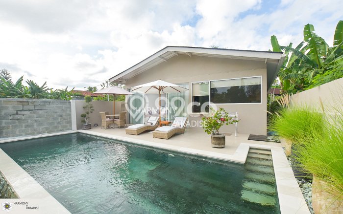 Dijual! Vila Kawasan , Luas 240m2m², Posisi Premium Dijual! Vila Kawasan , Luas 240m2m², Posisi Premium