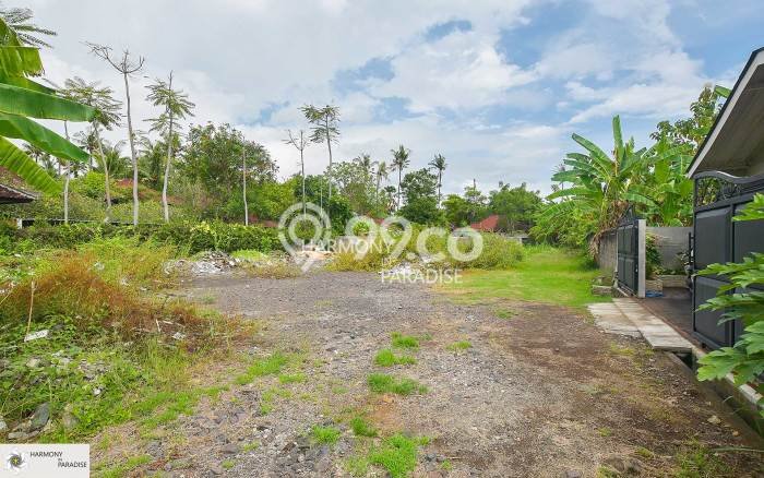 Dijual! Vila Kawasan , Luas 240m2m², Posisi Premium Dijual! Vila Kawasan , Luas 240m2m², Posisi Premium