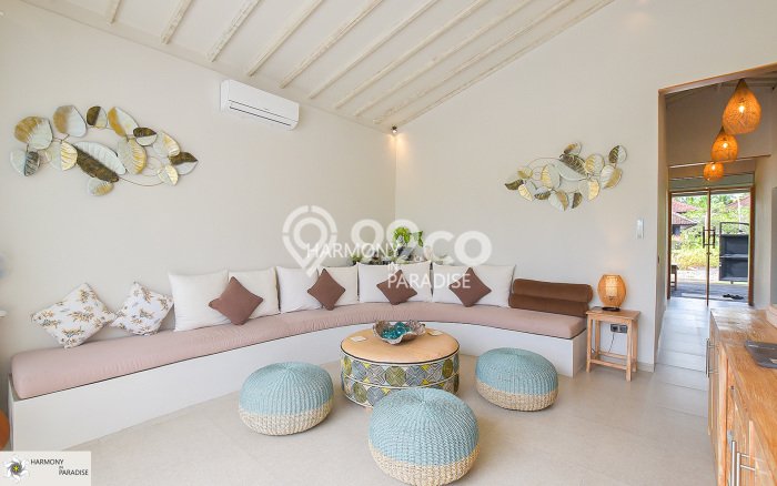 Dijual! Vila Kawasan , Luas 240m2m², Posisi Premium Dijual! Vila Kawasan , Luas 240m2m², Posisi Premium