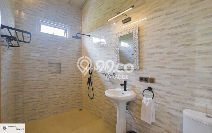 Dijual! Vila Kawasan , Luas 240m2m², Posisi Premium Dijual! Vila Kawasan , Luas 240m2m², Posisi Premium