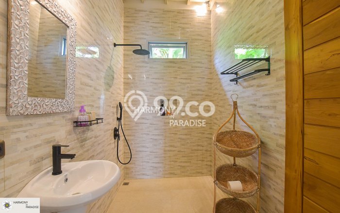 Dijual! Vila Kawasan , Luas 240m2m², Posisi Premium Dijual! Vila Kawasan , Luas 240m2m², Posisi Premium