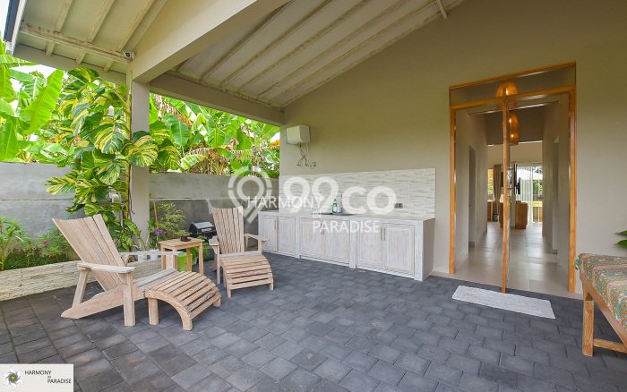 Dijual! Vila Kawasan , Luas 240m2m², Posisi Premium Dijual! Vila Kawasan , Luas 240m2m², Posisi Premium