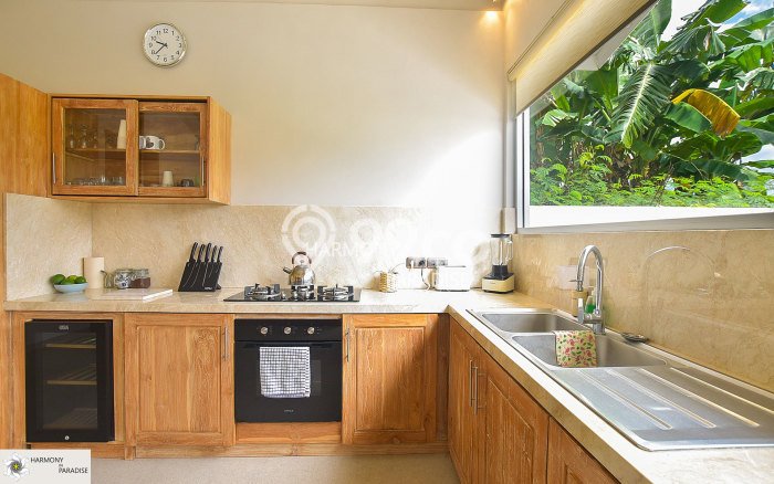 Dijual! Vila Kawasan , Luas 240m2m², Posisi Premium Dijual! Vila Kawasan , Luas 240m2m², Posisi Premium