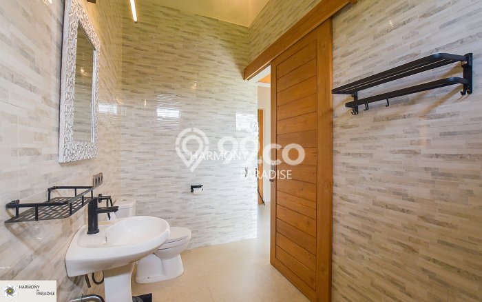 Dijual! Vila Kawasan , Luas 240m2m², Posisi Premium Dijual! Vila Kawasan , Luas 240m2m², Posisi Premium