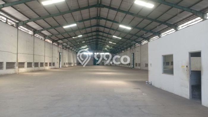Unit Gudang disewakan di Waru Sidoarjo dengan LT 2500m2 / LB 2500m2 Unit Gudang disewakan di Waru Sidoarjo dengan LT 2500m2 / LB 2500m2