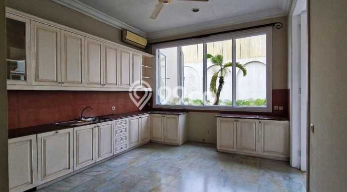 Rumah Kondisi Baik Disewakan di Lebak Bulus, Jakarta Selatan LT 1100m2, LB 720m2 Rumah Kondisi Baik Disewakan di Lebak Bulus, Jakarta Selatan LT 1100m2, LB 720m2