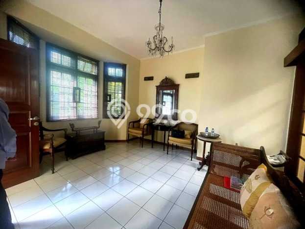 Rumah Elit Modern Tanpa Renovasi di Lebak Bulus Jakarta Selatan Rumah Elit Modern Tanpa Renovasi di Lebak Bulus Jakarta Selatan