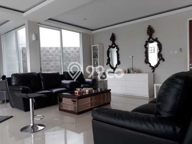 Ready to Use! Premium House LT 141m2 Desain Elegan di Meruya Ready to Use! Premium House LT 141m2 Desain Elegan di Meruya