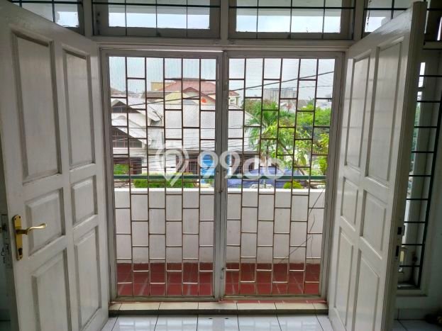 Rumah Modern 6 Kamar LT 255m2 di Galaxy Rumah Modern 6 Kamar LT 255m2 di Galaxy