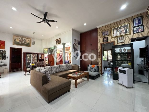 Rumah Elit LB 210m2 Siap Pakai Desain Elegan di Kemang Pratama, Bekasi Rumah Elit LB 210m2 Siap Pakai Desain Elegan di Kemang Pratama, Bekasi