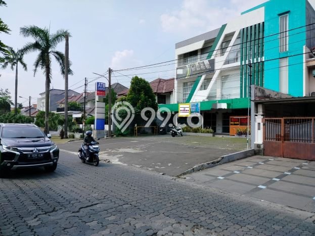 Ruko For Rent di Kemang Pratama, Luas 828m², Area Premium Ruko For Rent di Kemang Pratama, Luas 828m², Area Premium