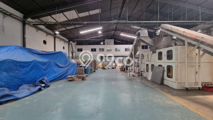 LOKASI BISNIS! Gudang For Rent Kawasan Narogong, Luas 2500m², Area Utama LOKASI BISNIS! Gudang For Rent Kawasan Narogong, Luas 2500m², Area Utama