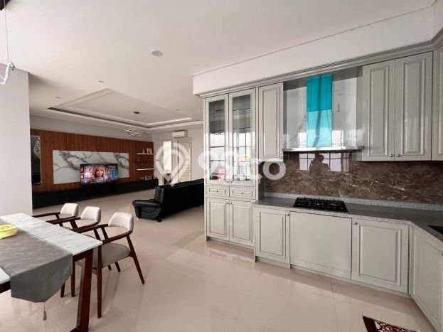 Rumah 5 KT 4 KM LT 200m², LB 340m² di Gading Serpong, Tangerang Rumah 5 KT 4 KM LT 200m², LB 340m² di Gading Serpong, Tangerang