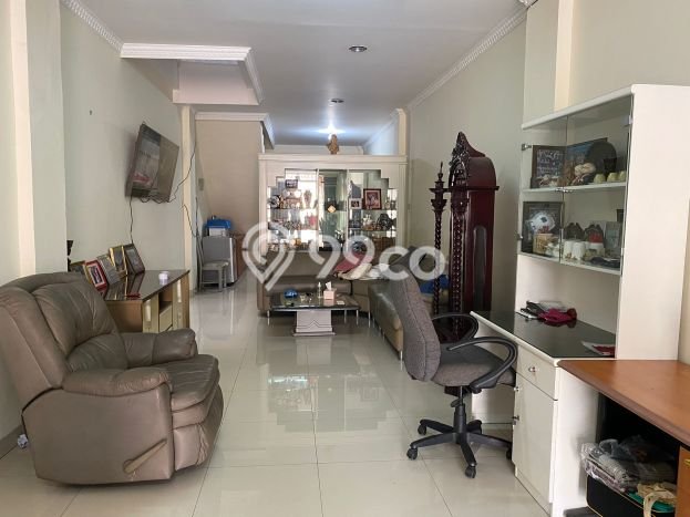 Unit Ruko Dijual di Jakarta Barat LT 132m2 & LB 406m2 Unit Ruko Dijual di Jakarta Barat LT 132m2 & LB 406m2