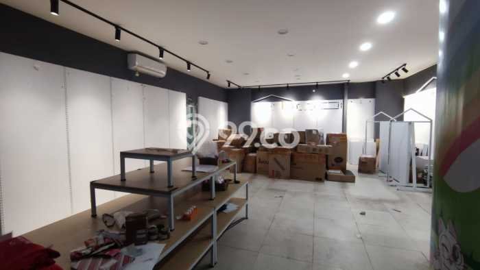 SENTRA BISNIS! Komersial di Semarang Tengah, Luas 250m², Area Premium SENTRA BISNIS! Komersial di Semarang Tengah, Luas 250m², Area Premium