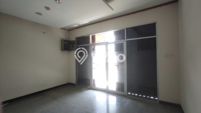 AREA KOMERSIAL! Ruko Disewakan Kawasan Miroto, Luas 335m², Jalan Strategis, Ready Usaha AREA KOMERSIAL! Ruko Disewakan Kawasan Miroto, Luas 335m², Jalan Strategis, Ready Usaha