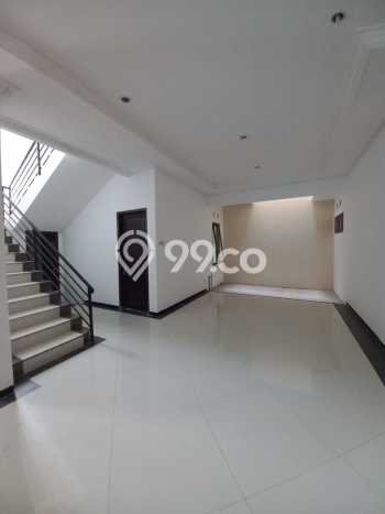 Lokasi strategis! Rumah siap pakai dikontrakkan di Semarang Tengah LB 502m2 Lokasi strategis! Rumah siap pakai dikontrakkan di Semarang Tengah LB 502m2