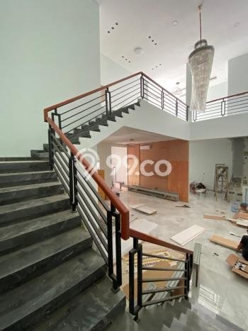 Hunian Elit LB 350m2 Siap Pakai Desain Elegan di Sentul City, Bogor Hunian Elit LB 350m2 Siap Pakai Desain Elegan di Sentul City, Bogor