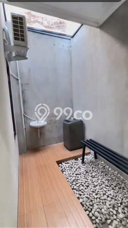 UNIT LANGKA! Rumah di Gatot Subroto, 2 KT, Pemandangan Kota, LT 100m² Bangunan 70m² UNIT LANGKA! Rumah di Gatot Subroto, 2 KT, Pemandangan Kota, LT 100m² Bangunan 70m²