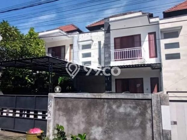 RUMAH TERAWAT 2 LANTAI 3 KAMAR DI SESETAN RUMAH TERAWAT 2 LANTAI 3 KAMAR DI SESETAN