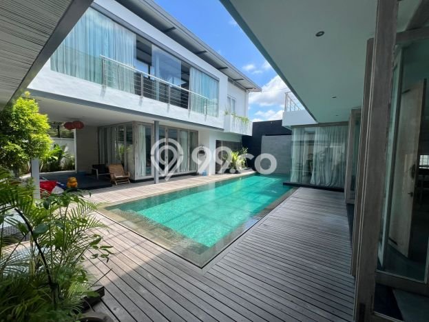 Jual Rumah Luas Megah Dengan View Cantik di Seminyak, Badung Jual Rumah Luas Megah Dengan View Cantik di Seminyak, Badung