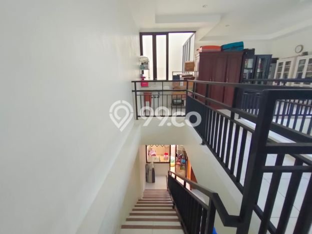 Dijual Rumah Luas Elegan Dengan View Eksklusif di Joglo, Jakarta Barat Dijual Rumah Luas Elegan Dengan View Eksklusif di Joglo, Jakarta Barat
