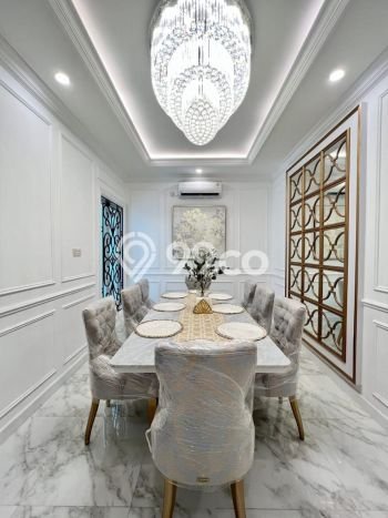 Hunian Elit LB 400m2 Siap Pakai Desain Elegan di Pondok Indah, Jakarta Selatan Hunian Elit LB 400m2 Siap Pakai Desain Elegan di Pondok Indah, Jakarta Selatan