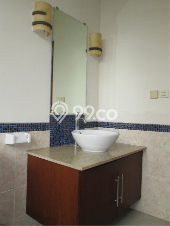 Disewakan! Rumah 5 Kamar Tidur &
5 Kamar Mandi di TB Simatupang, Jakarta Selatan Disewakan! Rumah 5 Kamar Tidur &
5 Kamar Mandi di TB Simatupang, Jakarta Selatan