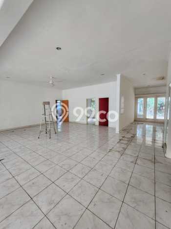 Ready to Use! Premium House LT 1400m2 Desain Elegan di Kemang Ready to Use! Premium House LT 1400m2 Desain Elegan di Kemang