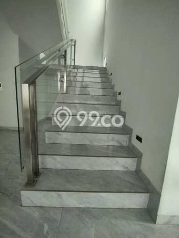 Rumah Elit LB 600m2 Siap Pakai Desain Elegan di Sunter, Jakarta Utara Rumah Elit LB 600m2 Siap Pakai Desain Elegan di Sunter, Jakarta Utara