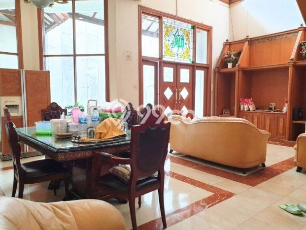 Siap Huni Rumah Mewah 4 Kamar di Kebayoran Baru Dekat ke Mana Pun Siap Huni Rumah Mewah 4 Kamar di Kebayoran Baru Dekat ke Mana Pun