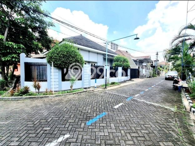 Jual Rumah Favorit Siap Huni LB 150m2 di Waru, Sidoarjo Jual Rumah Favorit Siap Huni LB 150m2 di Waru, Sidoarjo