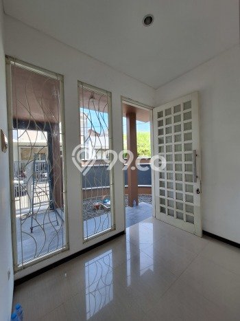 Rumah Mewah LB 210m2 Siap Pakai Desain Elegan di Mulyosari, Surabaya Rumah Mewah LB 210m2 Siap Pakai Desain Elegan di Mulyosari, Surabaya