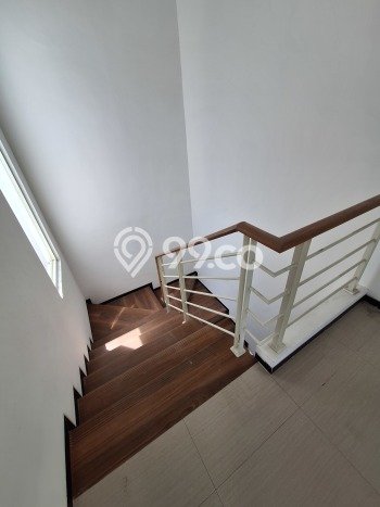Rumah Mewah LB 210m2 Siap Pakai Desain Elegan di Mulyosari, Surabaya Rumah Mewah LB 210m2 Siap Pakai Desain Elegan di Mulyosari, Surabaya