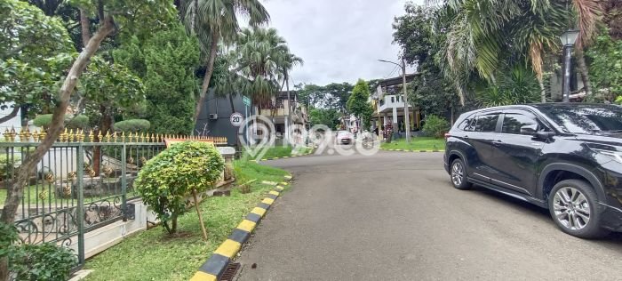 Ready to Use! Luxury House LT 340m2 Desain Modern di Cibubur Ready to Use! Luxury House LT 340m2 Desain Modern di Cibubur