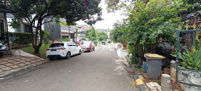 Ready to Use! Luxury House LT 340m2 Desain Modern di Cibubur Ready to Use! Luxury House LT 340m2 Desain Modern di Cibubur