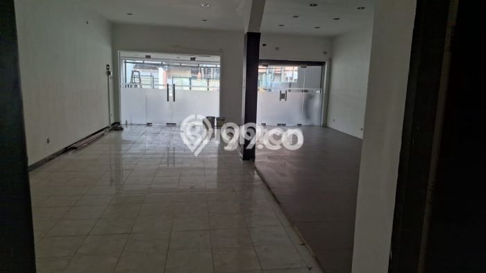 Ruko Area Komersial di Diponegoro, Luas 200m2m², Siap Operasional Ruko Area Komersial di Diponegoro, Luas 200m2m², Siap Operasional