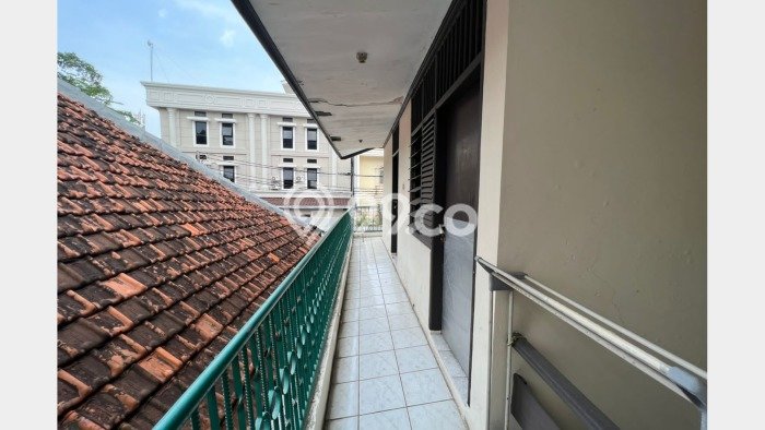 Rumah Elit LB 420m2 Siap Pakai Desain Elegan di Tomang, Jakarta Barat Rumah Elit LB 420m2 Siap Pakai Desain Elegan di Tomang, Jakarta Barat