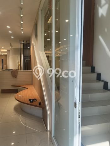 Ruko Disewakan di , Luas 480m2m², Lokasi Bisnis, Jalan Strategis Ruko Disewakan di , Luas 480m2m², Lokasi Bisnis, Jalan Strategis