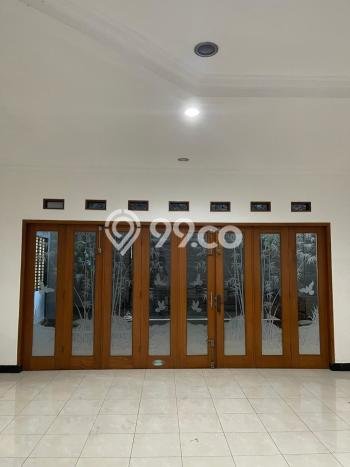 Ready to Use! Luxury House LT 220m2 Desain Modern di Setiabudi Ready to Use! Luxury House LT 220m2 Desain Modern di Setiabudi