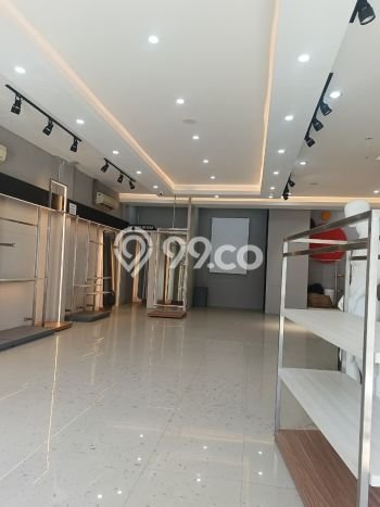 Ruko Disewakan di , Luas 480m2m², Lokasi Bisnis, Jalan Strategis Ruko Disewakan di , Luas 480m2m², Lokasi Bisnis, Jalan Strategis