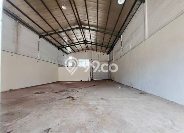LOKASI PREMIUM! Gudang di Kutawaringin, Luas 288m², Area Ramai LOKASI PREMIUM! Gudang di Kutawaringin, Luas 288m², Area Ramai