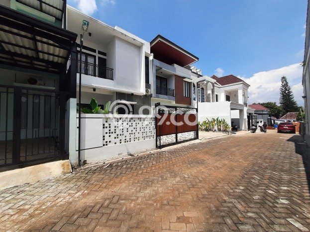 Rumah Terawat area Banyumanik, Semarang, Luas Tanah 76m2m², LB 60m2m² Rumah Terawat area Banyumanik, Semarang, Luas Tanah 76m2m², LB 60m2m²