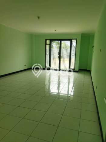 Ruko di Gading Serpong, Luas 240m2m², Lokasi Strategis, Mainroad Ruko di Gading Serpong, Luas 240m2m², Lokasi Strategis, Mainroad