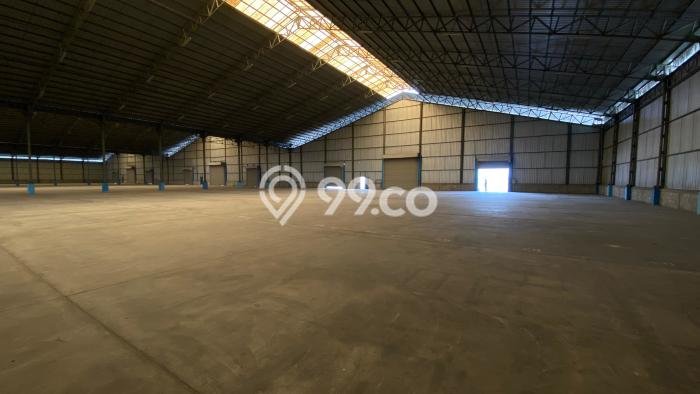 Unit Gudang Disewa Lokasi Karawang Barat, Karawang Spesifikasi Luas Bangunan 15000m2 Unit Gudang Disewa Lokasi Karawang Barat, Karawang Spesifikasi Luas Bangunan 15000m2
