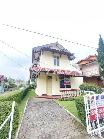 Rumah kawasan Cipanas, Cianjur, Luas 238m² Bangunan 60m² Rumah kawasan Cipanas, Cianjur, Luas 238m² Bangunan 60m²