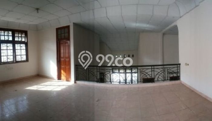Lokasi terbaik! Rumah siap huni dikontrakkan di Tangerang LB 388m2 Lokasi terbaik! Rumah siap huni dikontrakkan di Tangerang LB 388m2