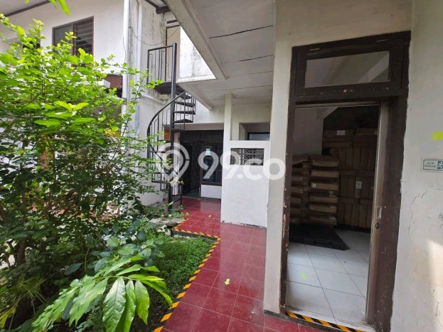 Rumah Mewah LB 1000m2 Siap Pakai Desain Elegan di Pondok Tjandra, Sidoarjo Rumah Mewah LB 1000m2 Siap Pakai Desain Elegan di Pondok Tjandra, Sidoarjo